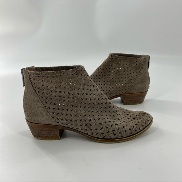Lucky Brand Suede Bergyn Laser Cut Taupe Ankle Boot 6M Almond Toe Stacked Heel - Picture 3 of 12